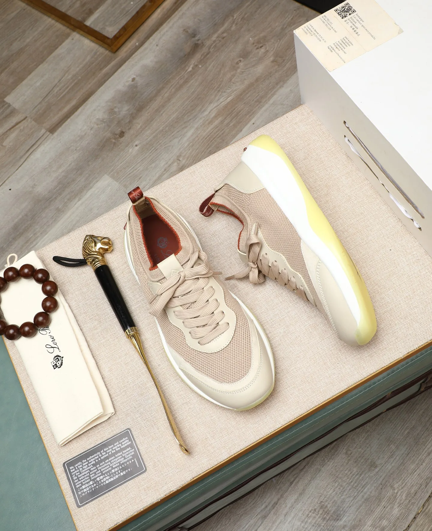 Men's shoes 💰620 🔥𝐥𝐨𝐫𝐨 𝐏𝐢𝐚𝐧𝐚 lp classic loafers, an Italian treasure brand, the only brand that can match Hermès! Only after wearing it do we realize that we can’t live up to our feet. The upper is made of imported first-layer cowhide with breathable fly-knit fabric, water-dyed cowhide foot pads, and the official original glass rubber outsole and pendant. Exclusive original packaging (tag ➕ brand paper ➕ outer box ➕ hand bag) code number: 38-44. Can be customized 45-46